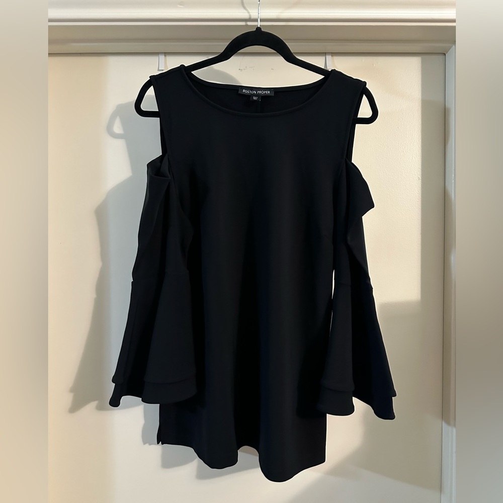 Boston proper cold shoulder bell sleeve travel wear NWT